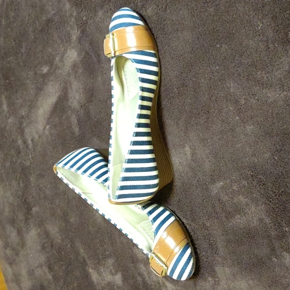 Deluxe Comfort by Payless Blue Striped Buckle Wedge Heals - Picture 3 of 4